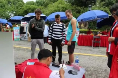 語(yǔ)言服務(wù)走進(jìn)青浦集市 助力進(jìn)口博覽會(huì)